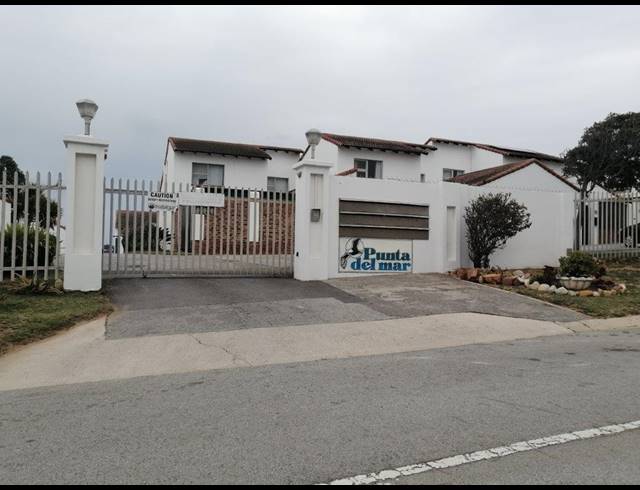 3 BEDROOM TOWNHOUSE RENTED IN BLUEWATER BAY